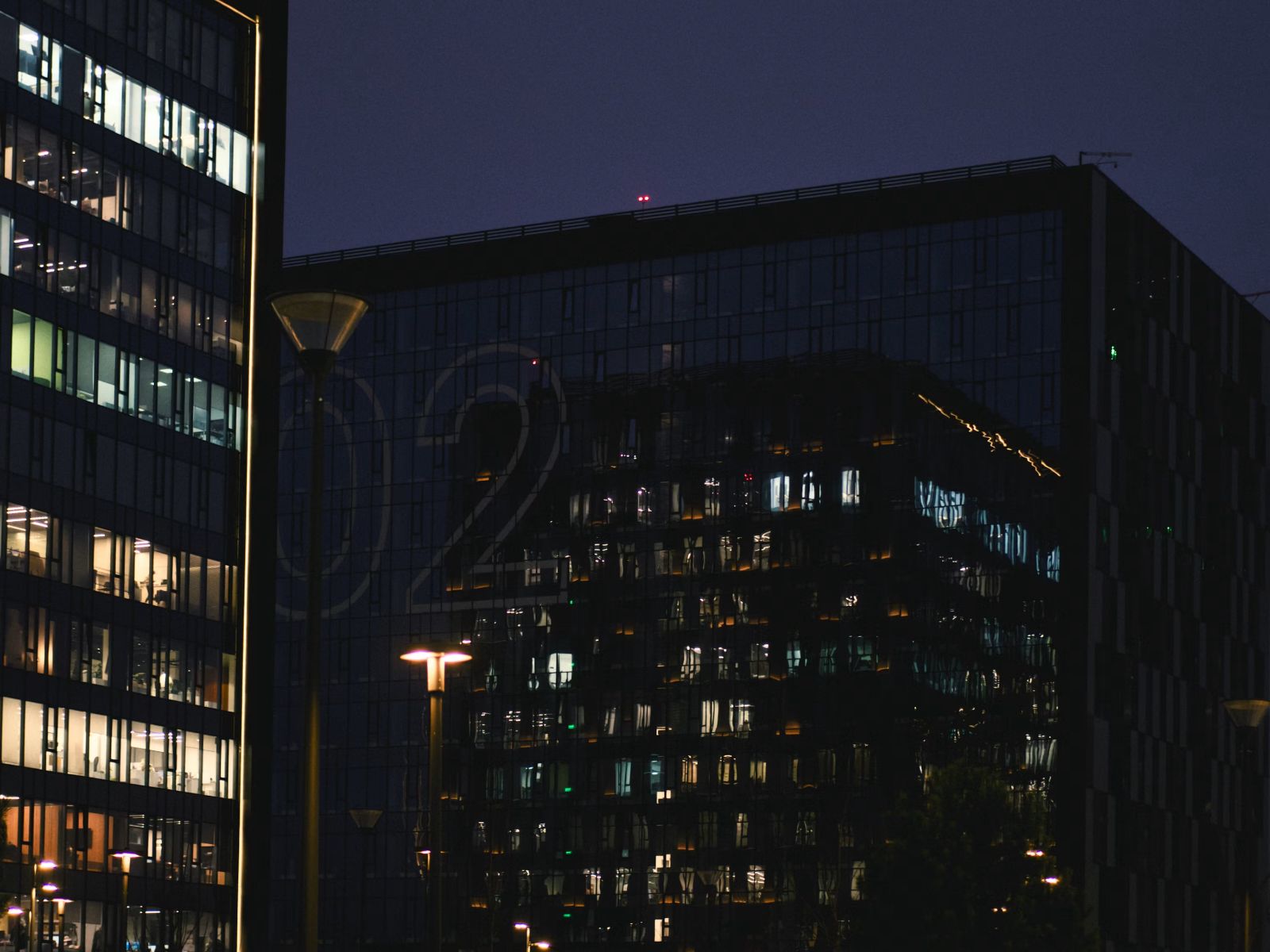 Two Moritz Wealth specialists reviewing a model on screen